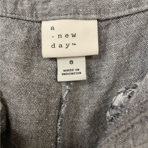 A New Day Gray Pleated Front Pants Size 8 - Picture 4 of 6